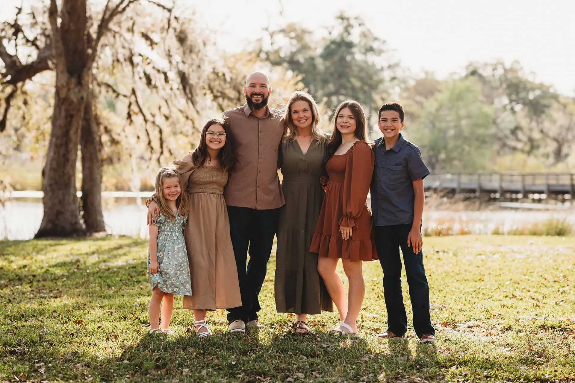 Golden Hour under the Oak Trees,Family Photo Session