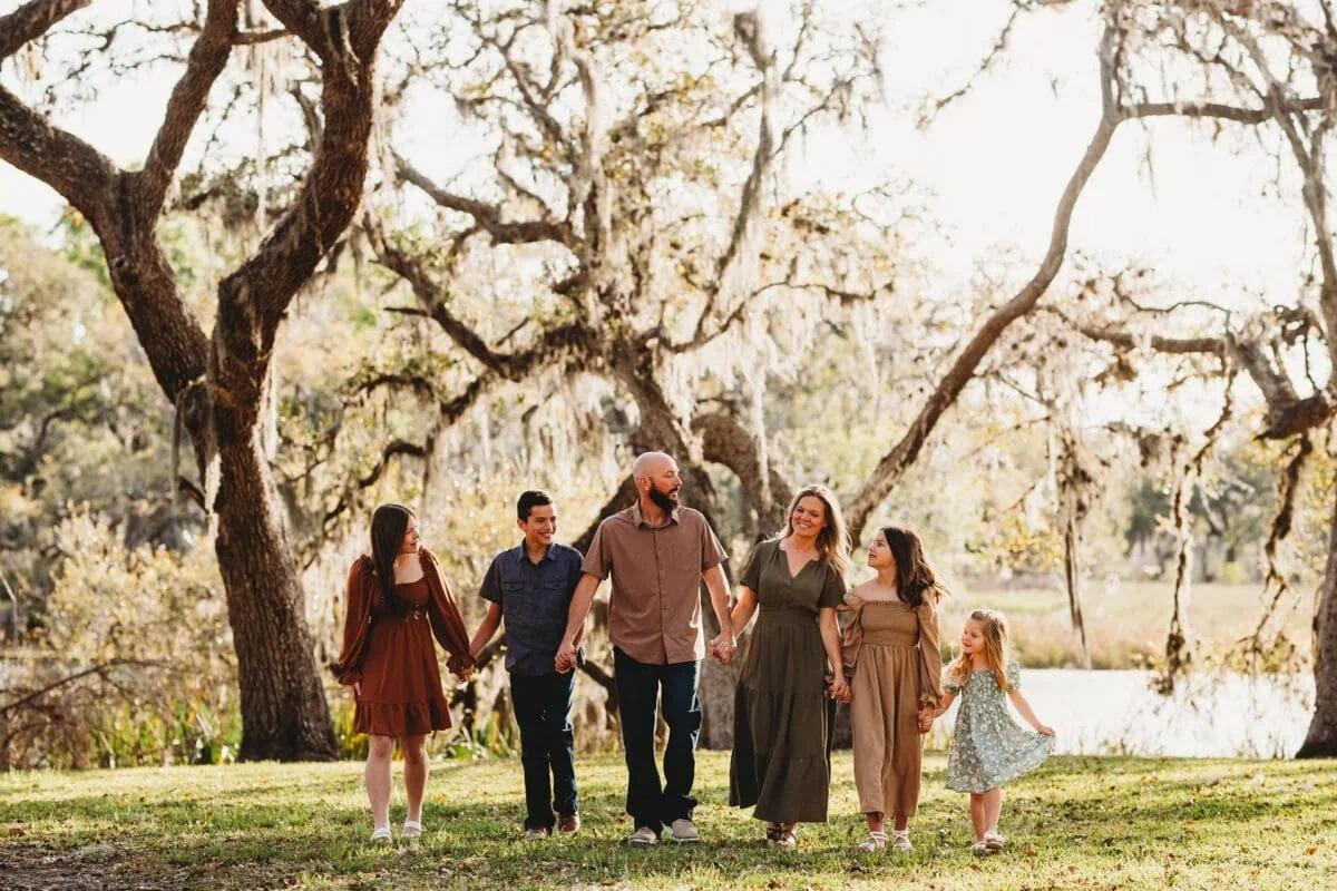 Golden Hour under the Oak Trees,Family Photo Session