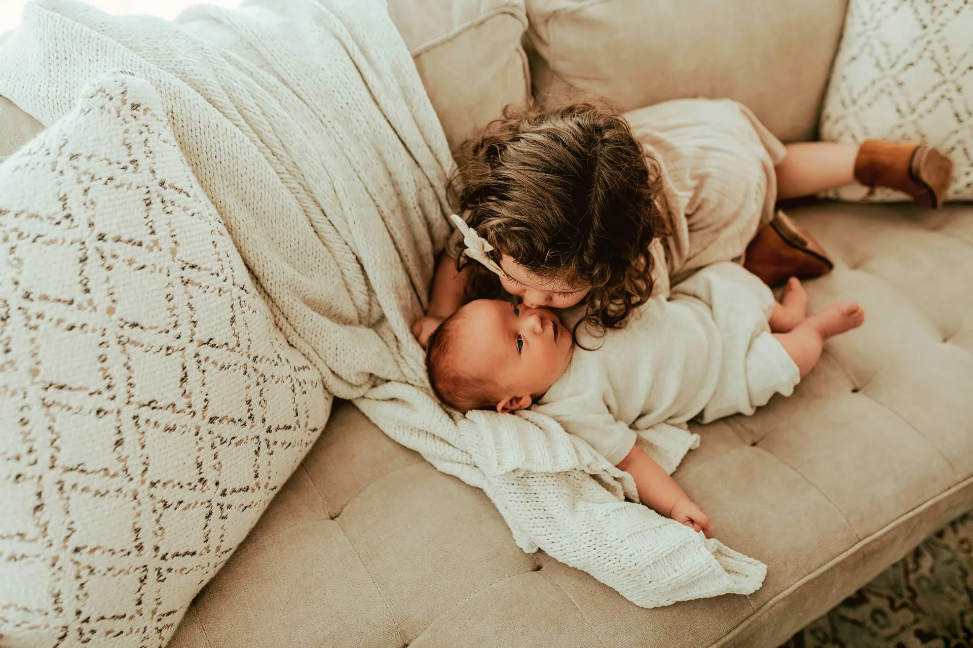 Family Photo Session,Lifestyle Studo,Natural Light Newborn,Newborn Photography